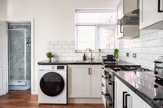 Stylish 3BR City Home - Near Deansgate - Perfect for Work, Leisure & Stadium Visits with Parking - Manchester - 3