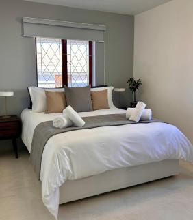 Kalk Bay Secure Seaside Apartment with Pool - 6