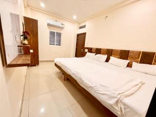 UJN - HOTEL LUXURY SHREE MAHAKAL - F - PALACE UJJAIN - Warm Hospitality & Comfortable Room In Ujjain - Comfort & Spirituality Combined - Near Mahakal Temple - BEST HOTEL IN UJJAIN - Ujjain - 7