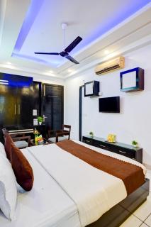 Hotel White at Vasundhara - Couple Friendly - Ghaziabad - 1