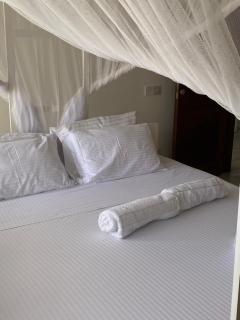 Executive 2-Bedroom Apartment Hse 1 - 2