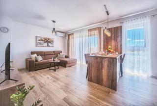 Apartments Lola & Bela - Free Parking & Balcony - 0