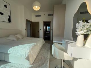 Elegant & luxury 2BR apartment Burj and canal view - Sabkhah - 1