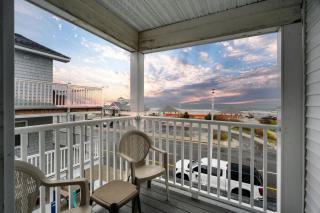 Newly Renovated Private Balcony Steps to Beach - Hampton - 6