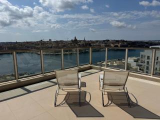 Luxury Seafront Penthouse with Private Pool & Breathtaking Panoramic Sea Views - Sliema - 4