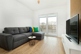 Stylish Apartment with Balcony near Brzeźno Beach by Noclegi Renters - Danzig - 3