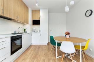Family Apartment with Parking near Brzeźno Beach by Noclegi Renters - Danzig - 1