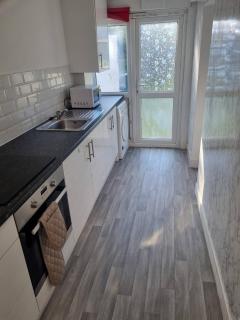 4 Bed House - Sleeps 8 - Parking - Wifi - 7