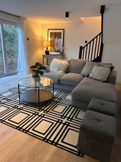 3 Bed - Parking with Garden 10mins to Airport - Houston - 0