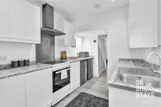 OnSiteStays - Large 3 bedroom, 2 bathroom, driveway, Garden, Sleeps 6 Comfortably - 9