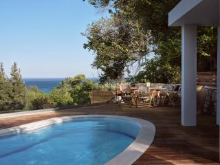 Chris & Jo Villas, Enchanting Escapes, with Heated Pools & SeaViews By ThinkVilla - Zakynthos Town - 4