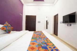 Royal Awadh Hotel - Ayodhya - 1