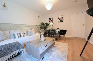 Central City 3 minutes to Tower of London Trendy Shoreditch Recently refurbished 3 Bedrooms sleeps 8 - 2