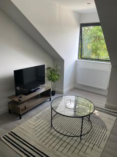 Royal Oak 7 - FREE PARKING - Sleeps 5 - Perfect for Contractors - Near Shops - Wi-Fi - Long Term Stays - Brentwood - 8