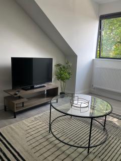 Royal Oak 7 - FREE PARKING - Sleeps 5 - Perfect for Contractors - Near Shops - Wi-Fi - Long Term Stays - Brentwood - 0
