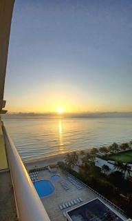 Miami Direct Access to the beach - 8