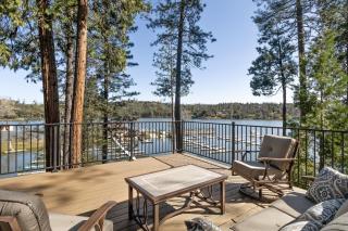 Dos Pinos Spacious Lakefront Cabin with Game Room - Groveland - 7