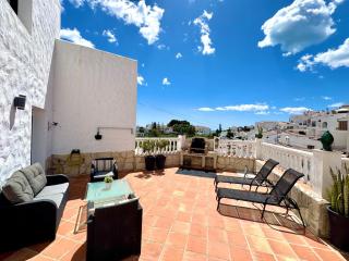 Casa en Nerja con gran terraza, muy luminosa y en tranquila urbanización - Nerja - 9