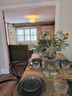 The Old Shop - Stylish Cotswold Cottage, Sleeps 6 - 9