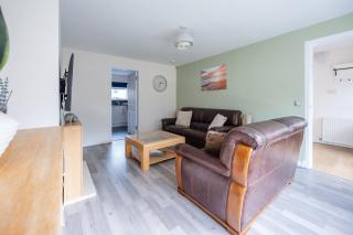 3-Bed Home Near Town Center - Stirling - 5
