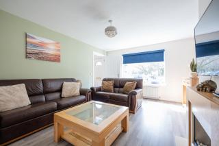 3-Bed Home Near Town Center - Stirling - 9