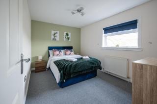 3-Bed Home Near Town Center - Stirling - 1