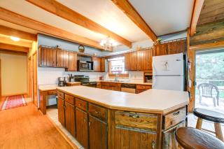 Game Room and Decks Family Cabin in Springville! - Springville - 1