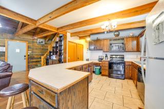 Game Room and Decks Family Cabin in Springville! - Springville - 2