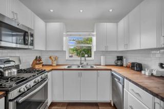 Vista Mar Scenic 3BR Family Waterfront w Private Dock - North Miami - 2