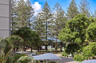 Burleigh on the Beach - Gold Coast - 2
