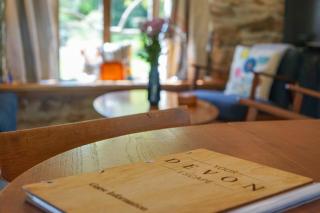 Escape to an Idyllic Countryside Couple's Retreat - 3