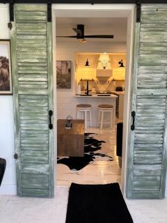 Boutique Retreat in heart of River District with salt water spa - Fort Myers - 1