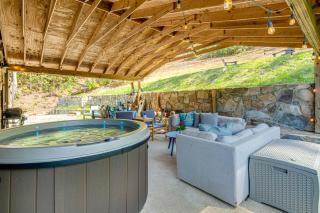 Hot Tub, Fire Pit and Creek Access Whittier Cabin! - Whittier - 9