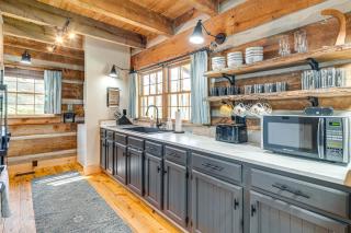 Hot Tub, Fire Pit and Creek Access Whittier Cabin! - Whittier - 3