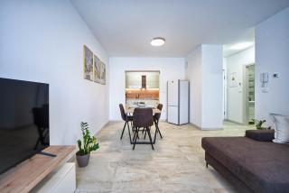 Apartments Lola & Bela - Free Parking & Balcony - 1
