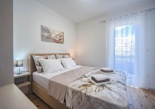 Apartments Lola & Bela - Free Parking & Balcony - 8