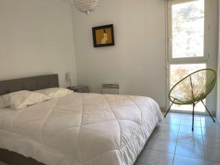 Bel Appartement T2 avec Terrasse et Garage à Balaruc-les-Bains - FR-1-553-269 - 4
