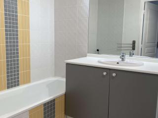 Bel Appartement T2 avec Terrasse et Garage à Balaruc-les-Bains - FR-1-553-269 - Balaruc-les-Bains - 2