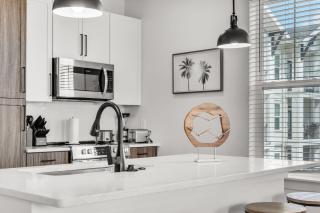 Sunny 2-Bed Oasis Pool and Gym in Apollo Beach - Apollo Beach - 1