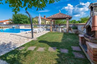 Villa Mirela, a romantic and charming pool villa - Nedeščina - 1
