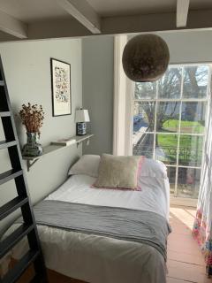 Beautiful, airy flat with Park views - Old Milverton - 2
