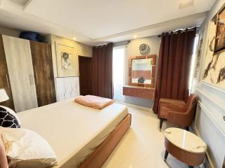 Cozy King-Size 1 Bed Room - 4