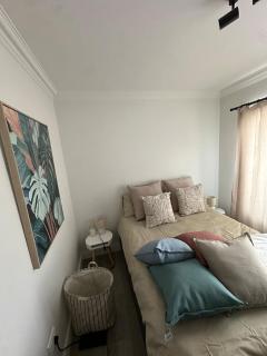 Spacious Beach Apartment with Sea & Ocean View - - 6