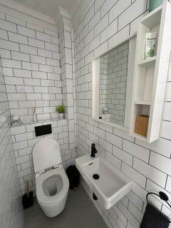 Spacious Beach Apartment with Sea & Ocean View - - 5