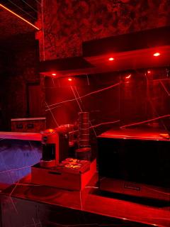 L'H LION's RED SUITE - 2