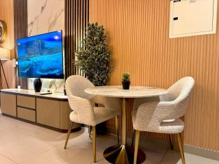 The Minimal Beauty Balcony by BlueCloud holidays - Sharjah - 4