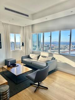 Luxury 2 Bedroom Apartment Waterfront Views - Cape Town - 7