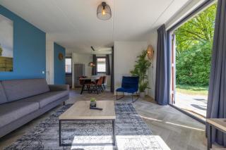 Beautiful holiday home on park on swimming water - Ewijk - 7