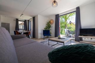 Beautiful holiday home on park on swimming water - 4