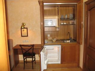 Villa Russell Hotel&Apartments - Torla - 9